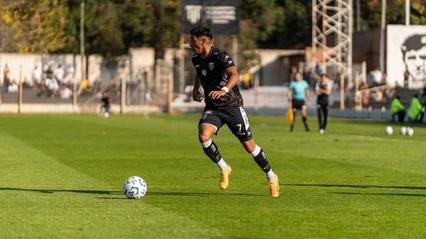 Mastering the Art of Wearing Faux Fur Stoles: Achieve an Elegant Office Look